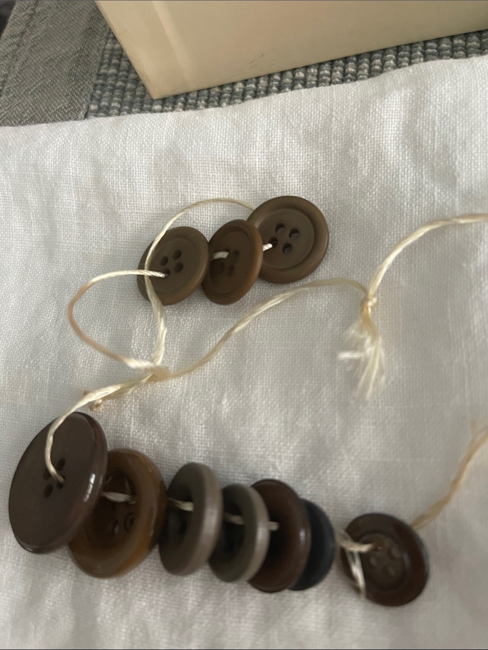 Assorted Brown Button Strand - Picture 1 of 2